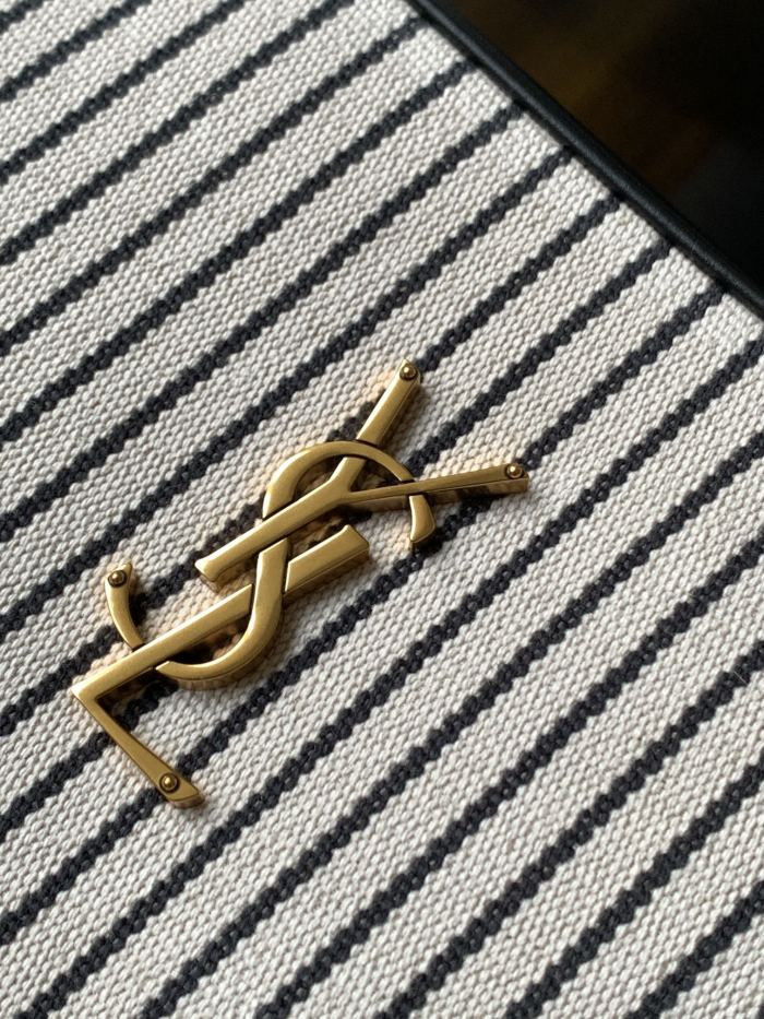 Handbags  SAINT LAURENT 520534  size 23x16x6 cm