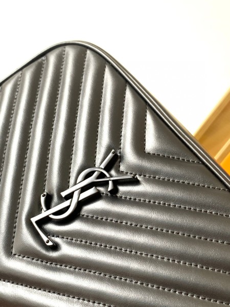 Handbags  SAINT LAURENT 520534 size 23x16x6 cm