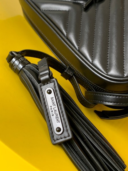 Handbags  SAINT LAURENT 520534 size 23x16x6 cm