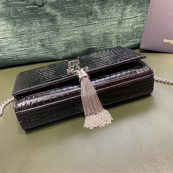 Handbags  SAINT LAURENT 469390 size 23x16x6 cm