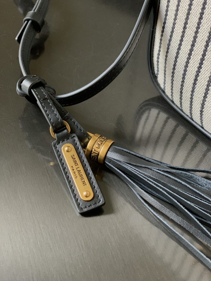 Handbags  SAINT LAURENT 520534  size 23x16x6 cm