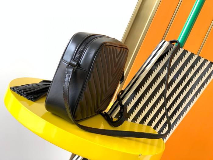 Handbags  SAINT LAURENT 520534 size 23x16x6 cm