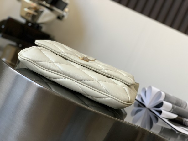 Handbags  SAINT LAURENT 698567 size 24×18×5.5 cm