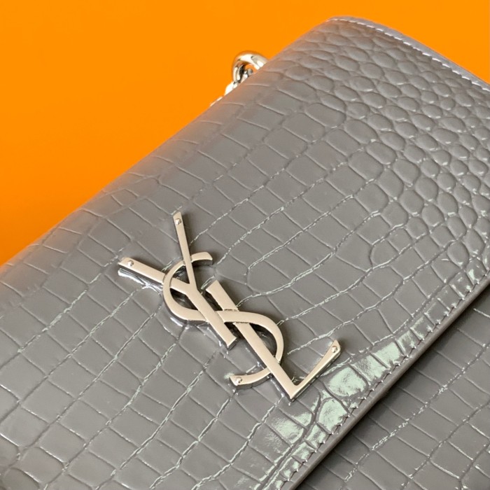 Handbags  SAINT LAURENT 442906 size 22x16x8 cm