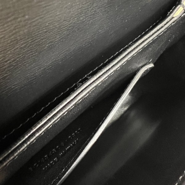 Handbags  SAINT LAURENT 634306 size 19x13x5 cm