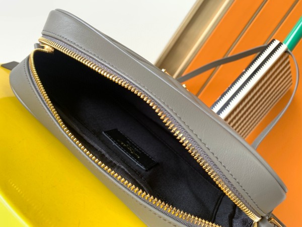 Handbags  SAINT LAURENT 520534 size 23x16x6 cm