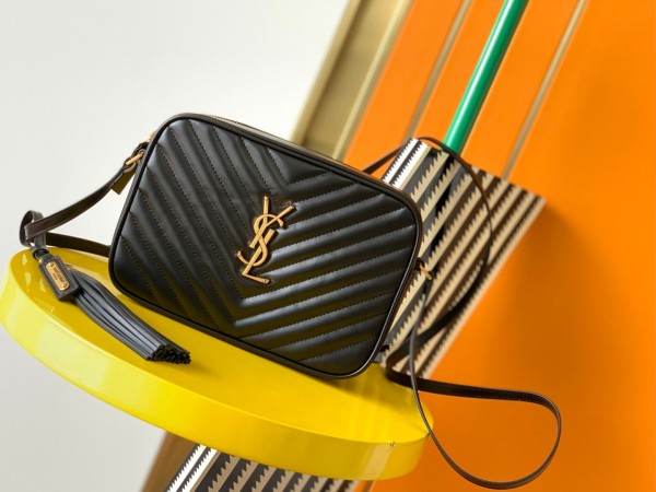 Handbags  SAINT LAURENT 520534 size 23x16x6 cm