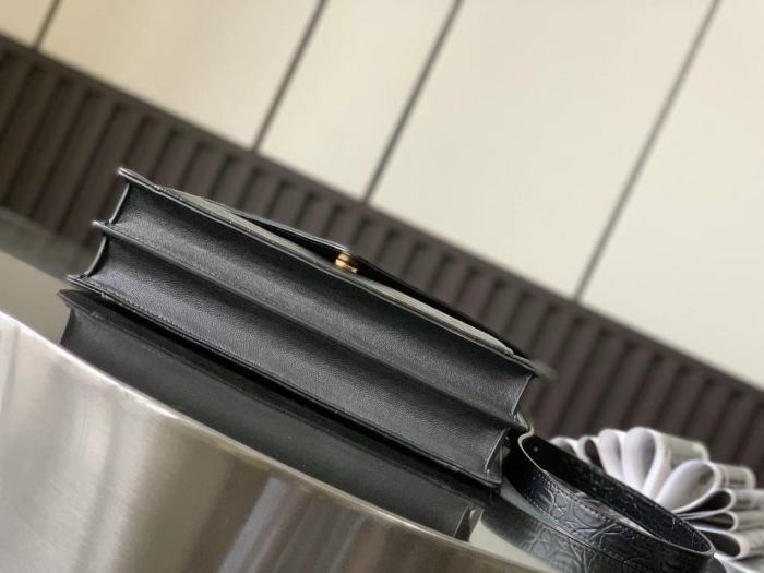 Handbags  SAINT LAURENT 668863 size 26×18×5 cm