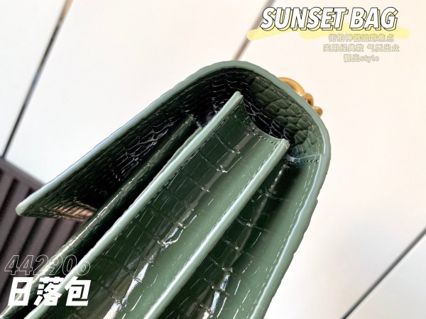 Handbags  SAINT LAURENT 442906 size 22×16×8 cm