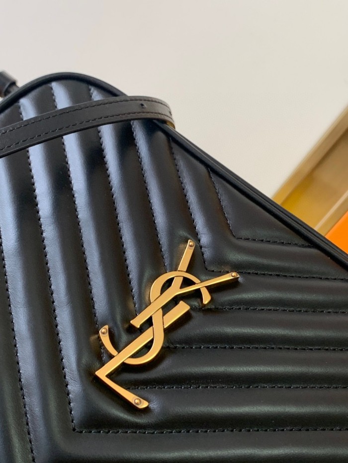 Handbags  SAINT LAURENT 520534 size 23x16x6 cm