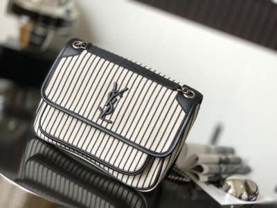 Handbags  SAINT LAURENT 633158  size 28×20.5×8.5 cm