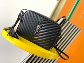 Handbags  SAINT LAURENT 520534 size 23x16x6 cm