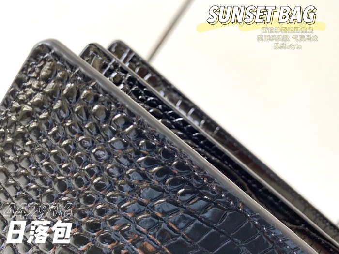 Handbags  SAINT LAURENT 442906 size 22×16×8 cm