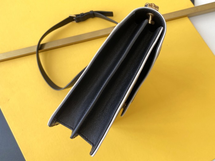 Handbags  SAINT LAURENT 668863 size 26×18×5 cm