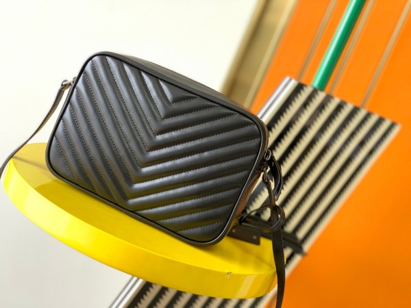 Handbags  SAINT LAURENT 520534 size 23x16x6 cm