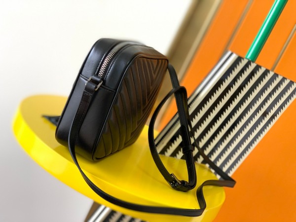 Handbags  SAINT LAURENT 520534 size 23x16x6 cm