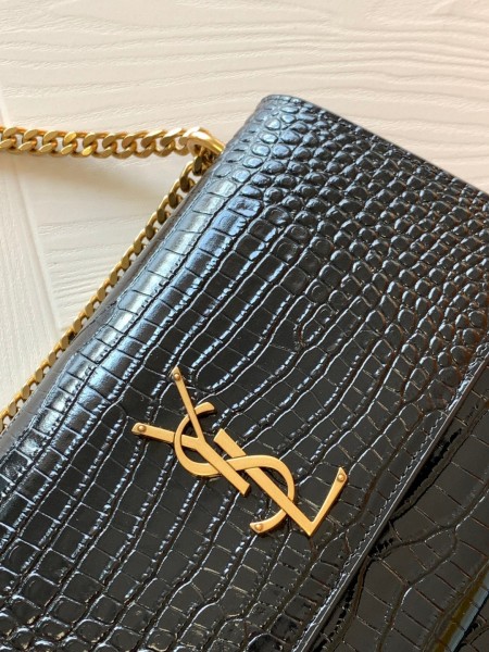 Handbags  SAINT LAURENT 442906 size 22x8x16 cm