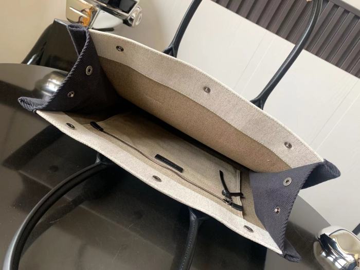 Handbags  SAINT LAURENT 617481 size 39×31×18 cm