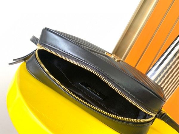 Handbags  SAINT LAURENT 520534 size 23x16x6 cm