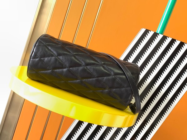 Handbags SAINT LAURENT 712706 size 24~12~12 CM