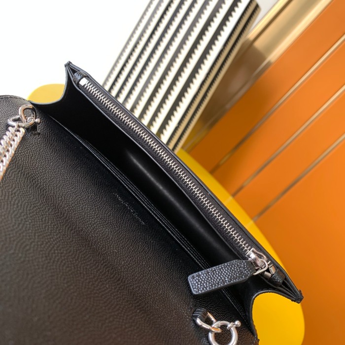 Handbags SAINT LAURENT 452159 size 19x12.5x4 cm