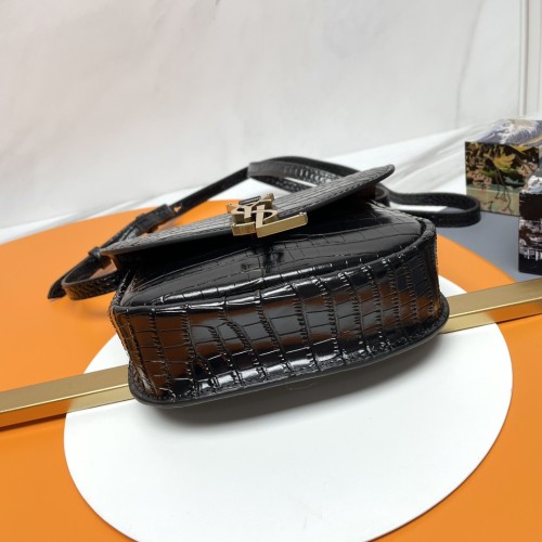 Handbags SAINT LAURENT 619740 size 18x15.5x5.5 cm