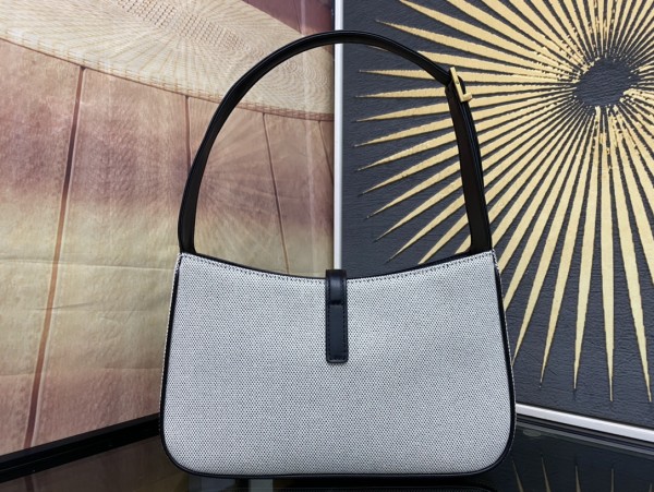 Handbags SAINT LAURENT 657228 size 24.5x16x6 cm