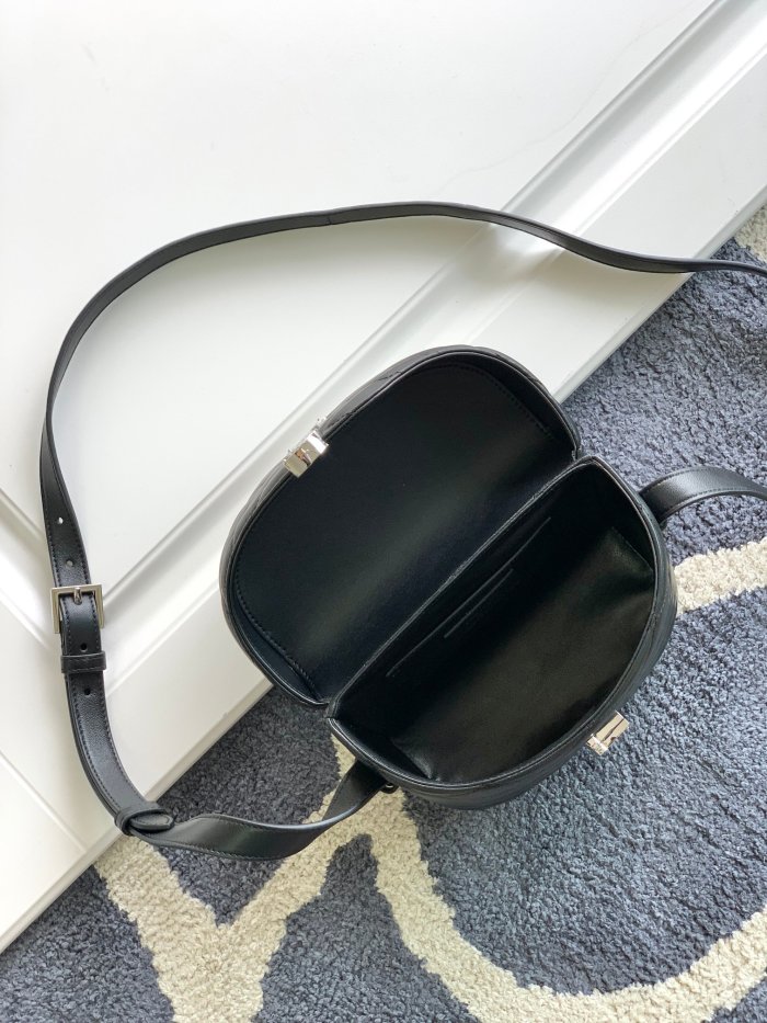 Handbags SAINT LAURENT 710080 size 19 X 15 X 8 cm