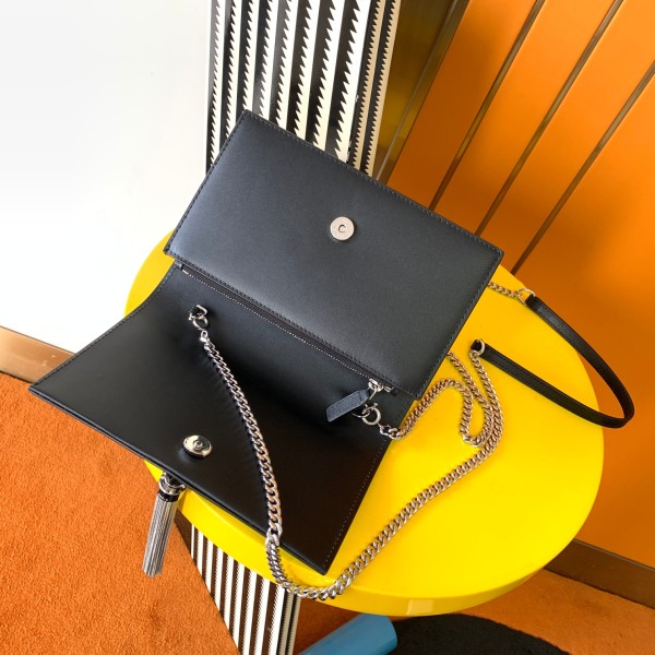 Handbags SAINT LAURENT 452159 size 19x12.5x4 cm