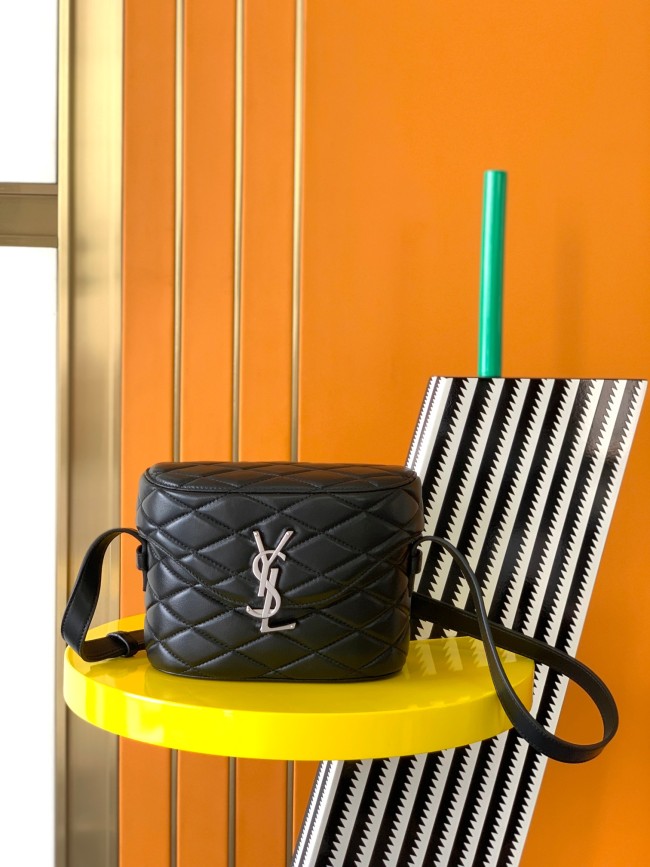 Handbags SAINT LAURENT 710080 size 19 X 15 X 8 cm