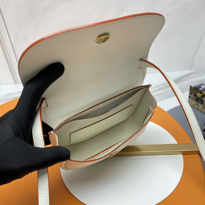 Handbags SAINT LAURENT 619740 size 18x15.5x5.5 cm