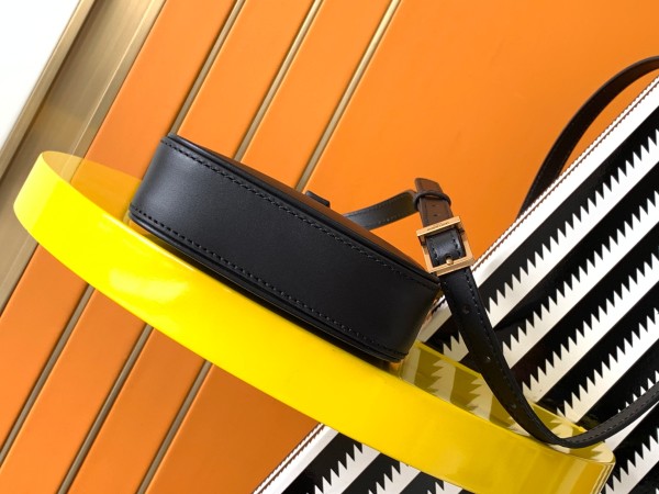 Handbags SAINT LAURENT 735214 size 18×13.5×3.5 cm