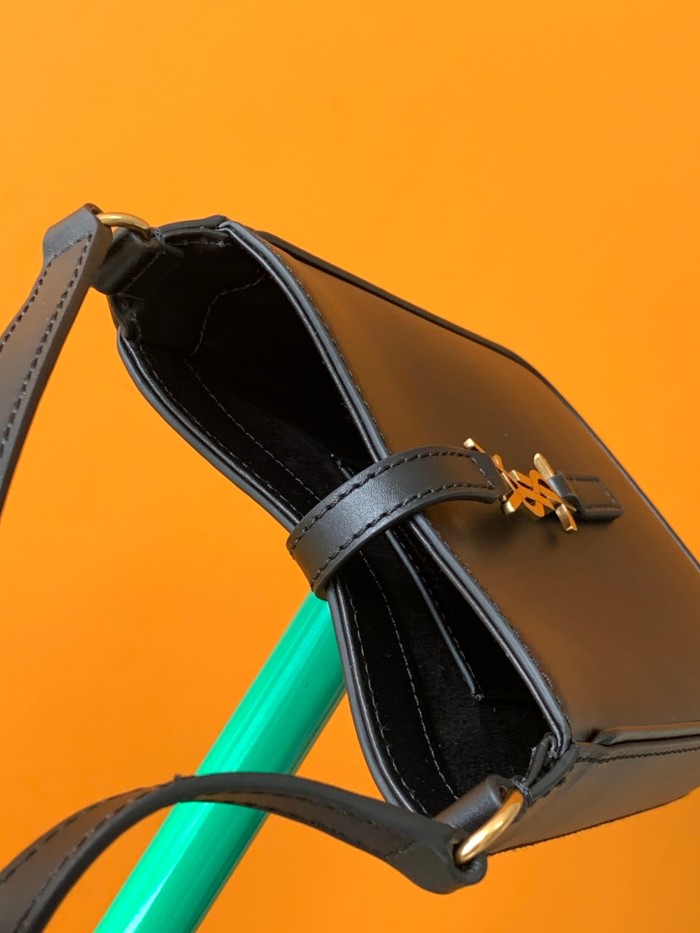 Handbags SAINT LAURENT 735214 size 18×13.5×3.5 cm