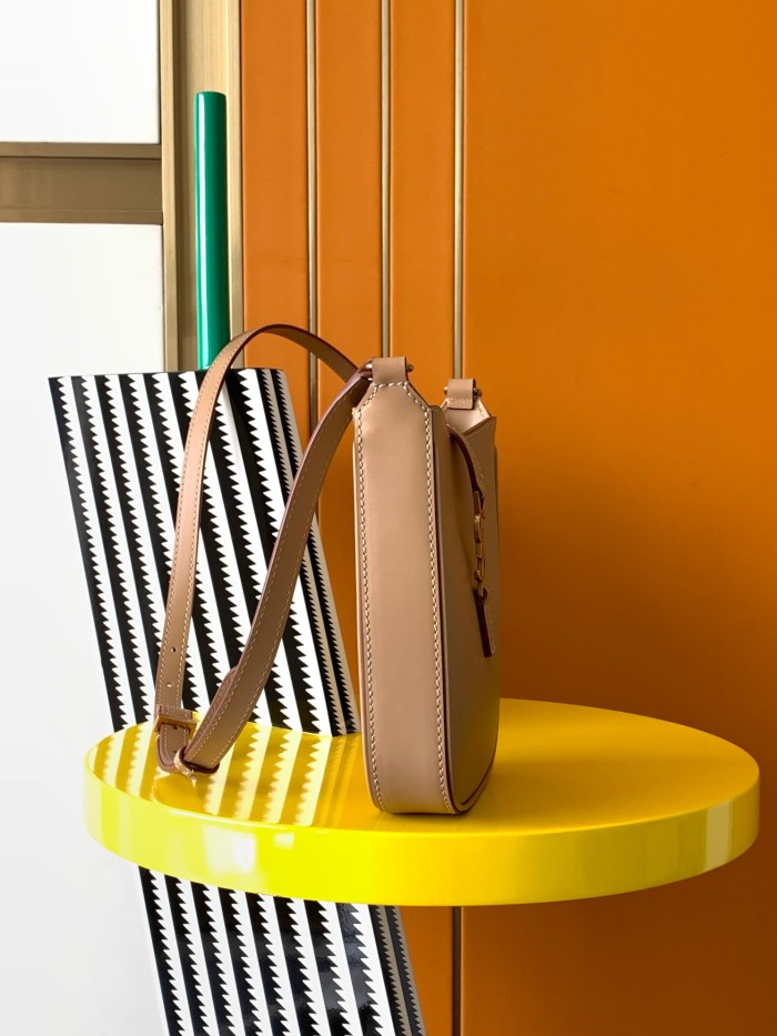 Handbags SAINT LAURENT 735214 size 18×13.5×3.5 cm