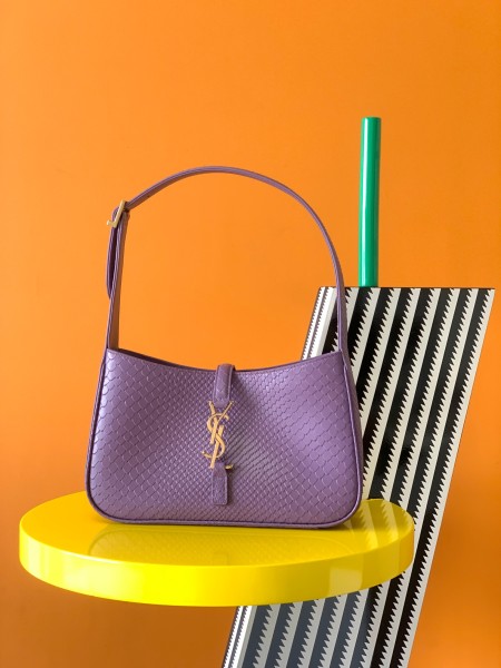 Handbags SAINT LAURENT 657228 size 24.5x16x6 cm