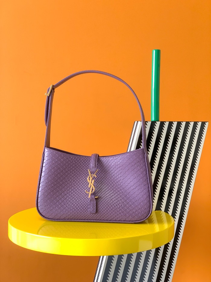 Handbags SAINT LAURENT 657228 size 24.5x16x6 cm