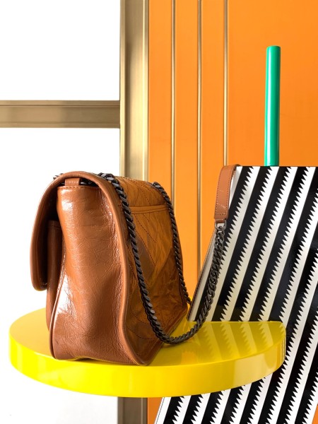 Handbags SAINT LAURENT 653158 size 28X20.5X8.5 CM