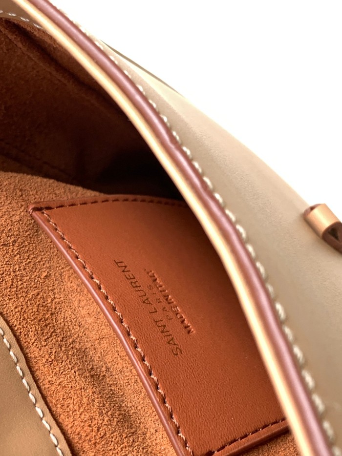 Handbags SAINT LAURENT 735214 size 18×13.5×3.5 cm