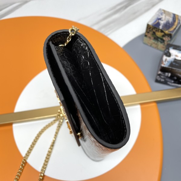 Handbags SAINT LAURENT 607788 size 19x12x4 cm