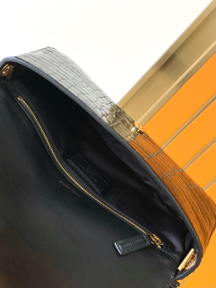 Handbags SAINT LAURENT 632014 size 26x13.5x4.5 cm