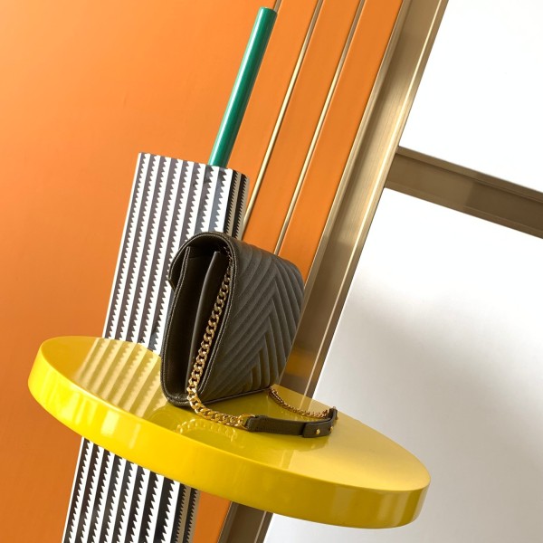 Handbags SAINT LAURENT 377828 size 22.5x14x4 cm