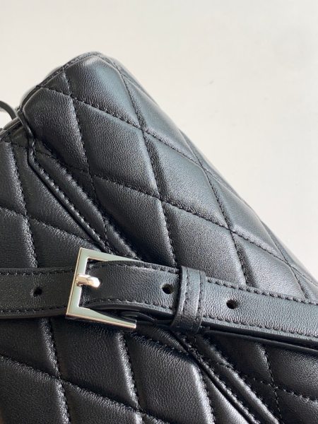 Handbags SAINT LAURENT 710080 size 19 X 15 X 8 cm