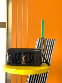 Handbags SAINT LAURENT 632014 size 26x13.5x4.5 cm