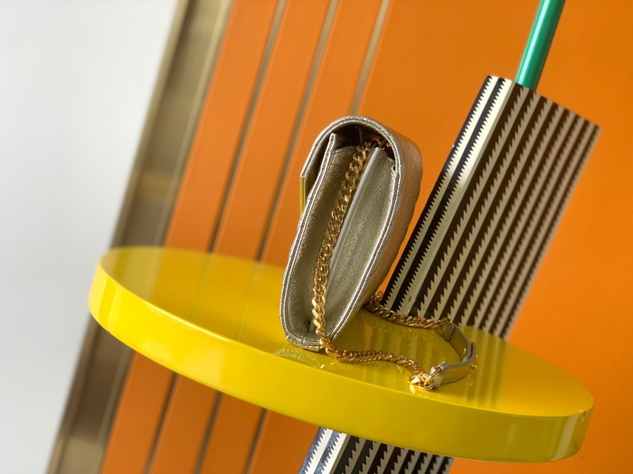 Handbags SAINT LAURENT 377828 size 22.5x14x4 cm