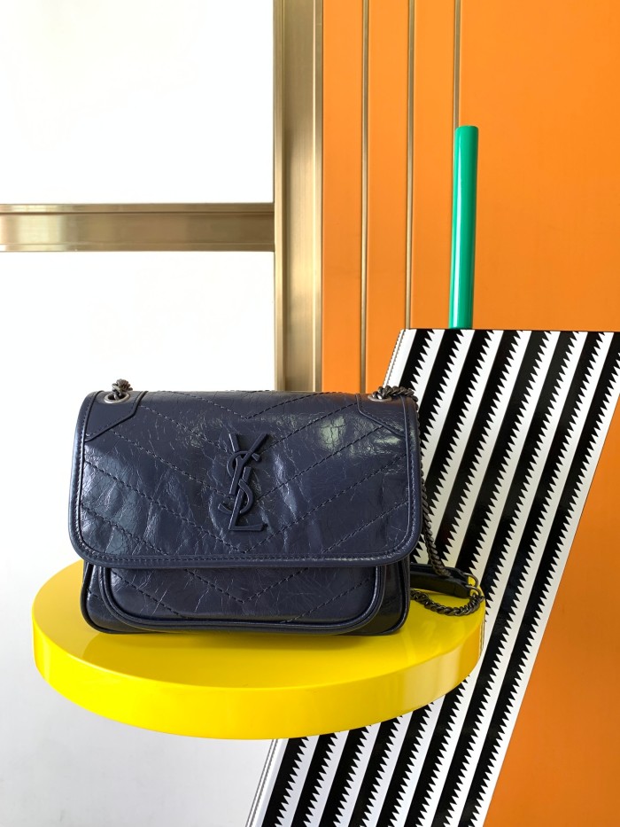 Handbags SAINT LAURENT 533037 size 22X16.5X7.5 CM