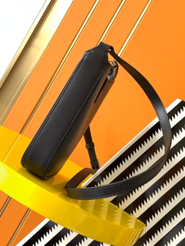 Handbags SAINT LAURENT 735214 size 18×13.5×3.5 cm