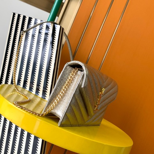 Handbags SAINT LAURENT 393953 size 19x11.5x4 cm