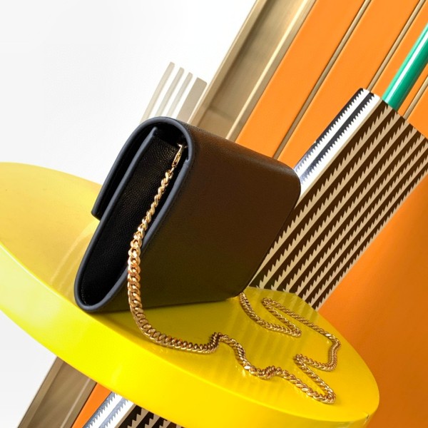 Handbags SAINT LAURENT 607788 size 19x12x4 cm