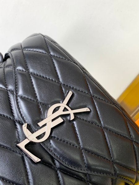 Handbags SAINT LAURENT 710080 size 19 X 15 X 8 cm