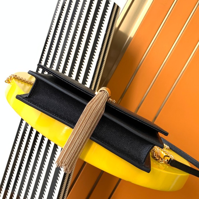 Handbags SAINT LAURENT 452159 size 19x12.5x4 cm